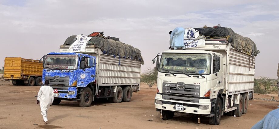 السودان – الفضاء نيوز :  *الأمم المتحدة: شاحنات الإغاثة عالقة في الطريق إلى دارفور