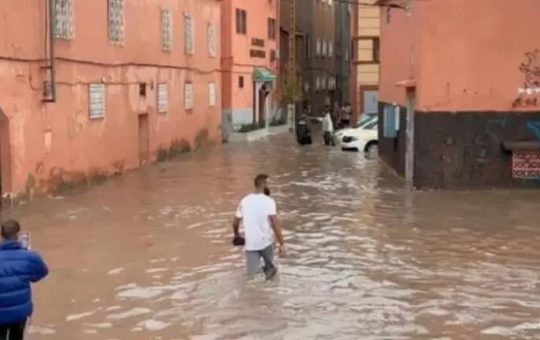 سيول تتسبب في قتلي ومفقودين بدولتي المغرب والجزائر