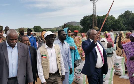 السودان – “الفضاء نيوز”:  *”والى جنوب كردفان” يدشن سلة العون المباشر الكويتية لألف من المحتاجين بكادقلي والدلنج*