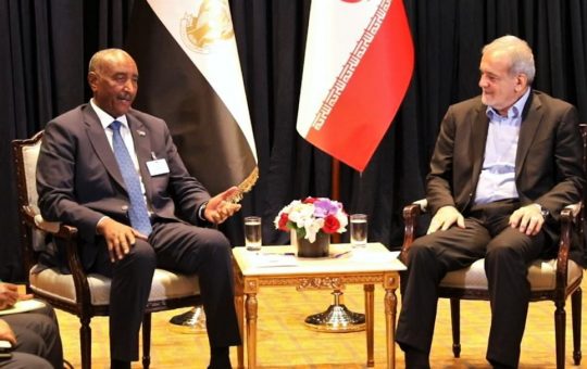 السودان – “الفضاء نيوز”:  *رئيس مجلس السيادة الإنتقالي يلتقي الرئيس الإيراني* 