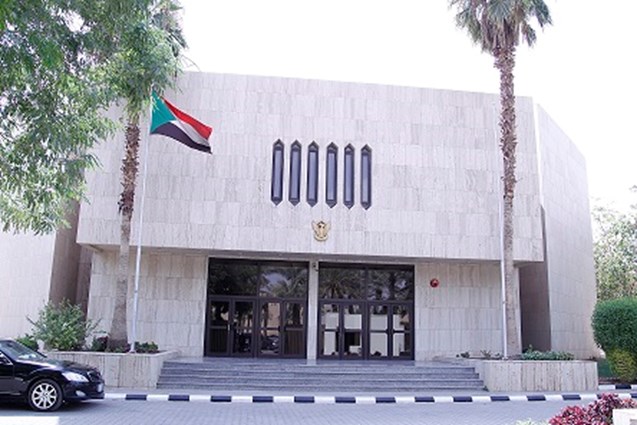 السودان -“الفضاء نيوز”: السفارة السودانية بالرياض تفند ادعاءات مستشار مليشيا الدعم السـريع بشأن استخراج الجوازات