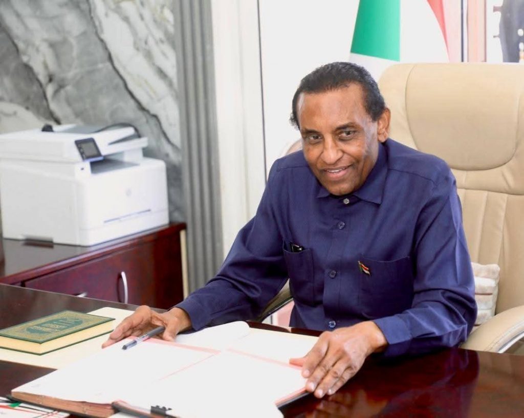 السودان – “الفضاء نيوز” : *رئيس الوزراء يتفقد عدد من الوزارات عقب مزاولة عملها من مقارها بالعاصمة القومية الخرطوم*