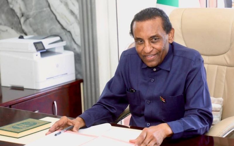 السودان – “الفضاء نيوز” : *رئيس الوزراء يتفقد عدد من الوزارات عقب مزاولة عملها من مقارها بالعاصمة القومية الخرطوم*