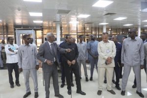 السودان – الفضاء نيوز : *رئيس الوزراء يتفقد مطار الخرطوم الدولي*   