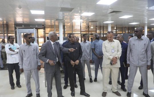 السودان – الفضاء نيوز : *رئيس الوزراء يتفقد مطار الخرطوم الدولي*   