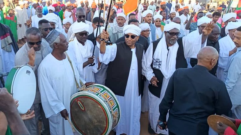 السودان -“الفضاء نيوز” : *”رئيس الوزراء” يؤكد أهمية دور مشايخ الطرق الصوفية في تحقيق السلم الاجتماعي ونبذ خطاب الكراهية*