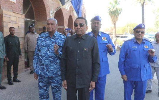 السودان – “الفضاء نيوز”: *رئيس مجلس الوزراء يتفقد وزارة الداخلية*