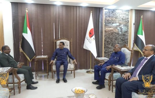 السودان – “الفضاء نيوز”: *رئيس الوزراء يطمئن على سير العمل بوزارة العدل*