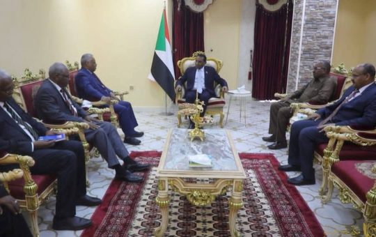 دالسودان – “الفضاء نيوز”: *”رئيس الوزراء” يوجه البنك الزراعي بإعادة تأهيل صومعة بورتسودان لتخزين المحاصيل الزراعية*   