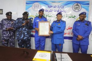 السودان – “الفضاء نيوز”: *”نائب المدير العام المفتش العام لقوات الشرطة” يشهد توزيع الجوائز للفائزين في مجال البحوث القانونية والمهنية*