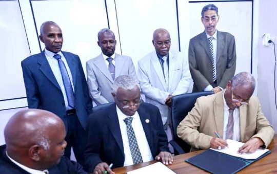 السودان – “الفضاء نيوز”: *”وكيل وزارة المالية” يشهد توقيع عقد خدمة إيصالي مع مصرف جديد*