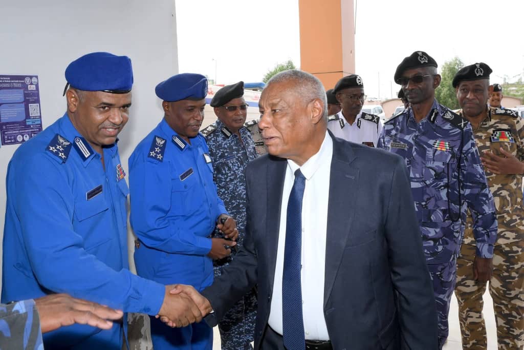 “وزير الداخلية” يفتتح قسم جراحة العيون والبصريات وغرفة عمليات العيون بمستشفى الشرطة المركزى ببورتسودان*