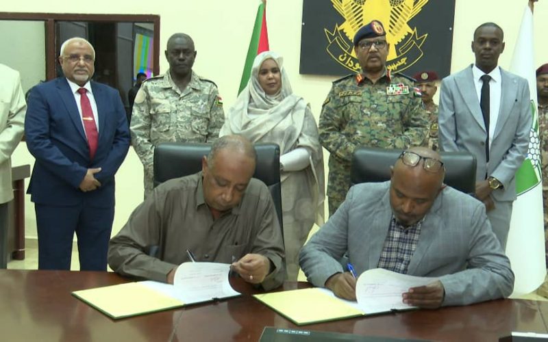 السودان – “الفضاء نيوز”:  *”بتكلفة (11) مليون دولار -“جابر” يشهد توقيع عقد صيانة كبري الحلفايا خلال 9 أشهر*