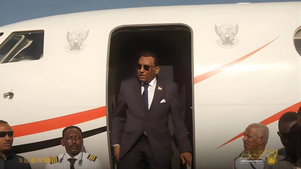 السودان – “الفضاء نيوز”:  عقب زيارته لجنيف – “رئيس الوزراء” يعود إلى البلاد