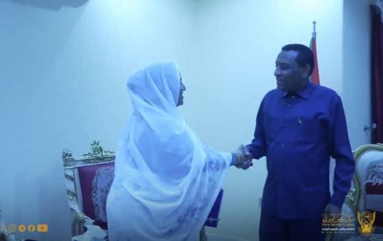 السودان – “الفضاء نيوز”: *”رئيس الوزراء” يطلع على نتائج زيارة محافظ البنك المركزي لسلطنة عمان*   