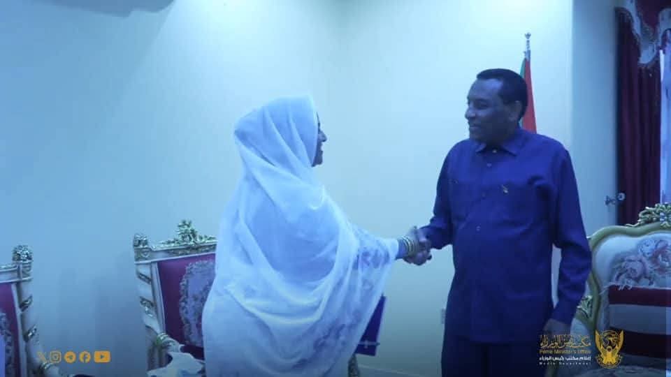 السودان – “الفضاء نيوز”: *”رئيس الوزراء” يطلع على نتائج زيارة محافظ البنك المركزي لسلطنة عمان*   