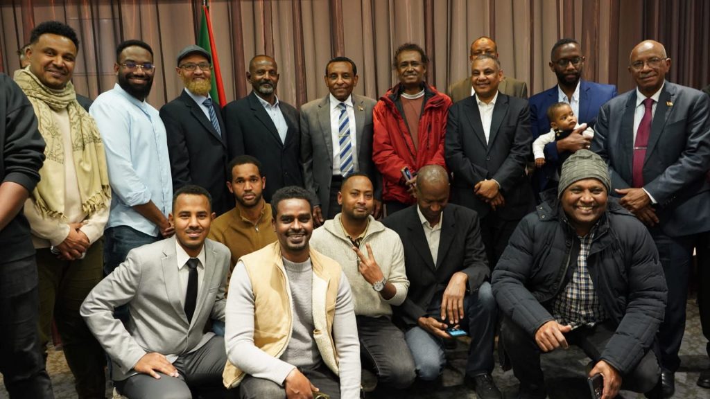 السودان – “الفضاء نيوز”: رئيس الوزراء” يلتقي قيادات ورموز الجالية السودانية فى مدينة ميونيخ   