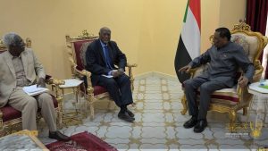 السودان – “الفضاء نيوز”: *”رئيس الوزراء” يبحث مع وزير الحكم الاتحادي سير الترتيبات الجارية لعقد الملتقى الكبير لحكام وولاة الولايات*