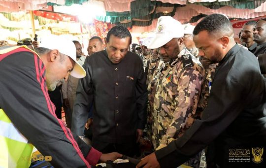 السودان – “الفضاء نيوز”: رئيس الوزراء يؤكد إلتزام حكومة الأمل بتوفير كافة المعينات لقوات الدفاع المدني