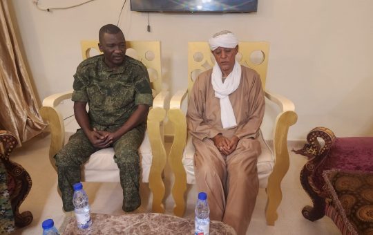 السودان – “الفضاء نيوز”: *القائد مصطفي تمبور والي وسط دارفور يزور الشيخ موسي هلال عبدالله ويؤكدان دعم القوات المسلحة وتطهير مناطق مليشيا الدعم السريع*