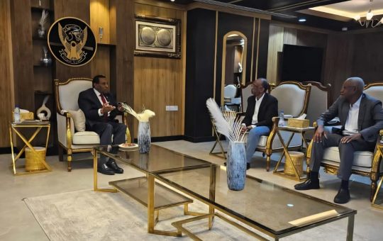 السودان – “الفضاء نيوز”: *رئيس الوزراء يطمئن على جاهزية مطارات السودان لاستقبال الطائرات المحلية والاقليمية والدولية*