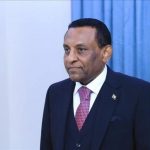 السودان – “الفضاء نيوز”: *رئيس الوزراء يُوجه المواطنيين بعدم الاستجابه لدفع اي رسوم في المعابر إضافيه أو غير مقننه*