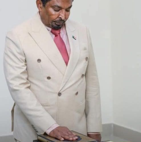 السودان – “الفضاء نيوز”: *وزير في حكومة الأمل يبحث عن وظيفة إضافية*