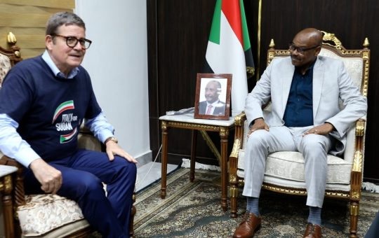 السودان – “الفضاء نيوز”: *مستشار المجلس السيادي لشؤون المنظمات والعمل الإنساني يبحث مع مسؤولين إيطاليين دعم العمل الإنساني في السودان*