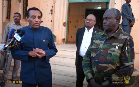 السودان – “الفضاء نيوز”: *”رئيس الوزراء” يتفقد دار الوثائق والمكتبة القومية والمتحف القومي*