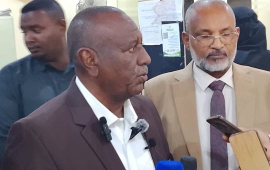 والي الجزيرة يتفقد استبدال العملة ويؤكد انسياب المرحلة الثانية دون ازدحام