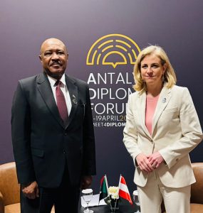 السودان – “الفضاء نيوز”: *وزير الخارجية يلتقي وزيرة خارجية جمهورية النمسا على هامش منتدى انطاليا الدبلوماسي*