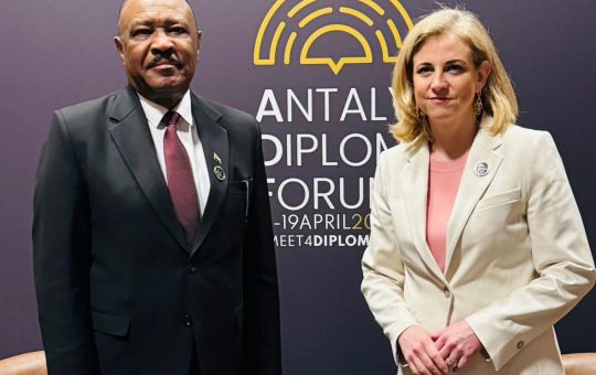 السودان – “الفضاء نيوز”: *وزير الخارجية يلتقي وزيرة خارجية جمهورية النمسا على هامش منتدى انطاليا الدبلوماسي*