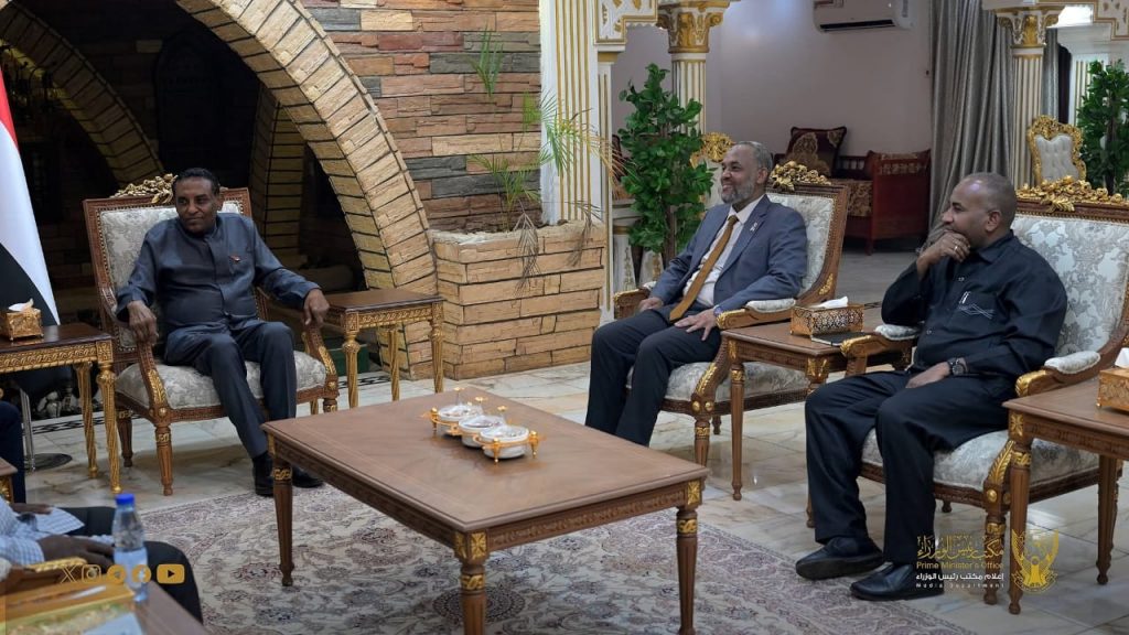 رئيس الوزراء يؤكد الإهتمام بتعزيز النظام الصحي ودعم المراكز الصحية وتأهيلها بأحدث الأجهزة الطبية