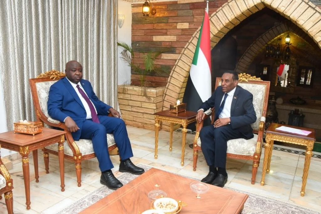 رئيس الوزراء يطلع على خطة وزارة المعادن للحد من تهريب الذهب   