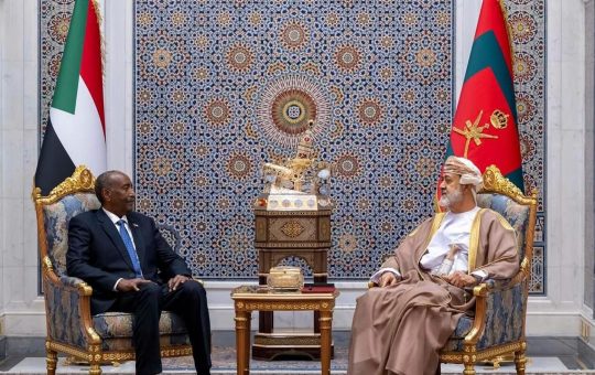 البرهان والسلطان هيثم يعقدان مباحثات ثنائية بمسقط لبحث التعاون المشترك ومواجهة التحديات الإقليمية* 