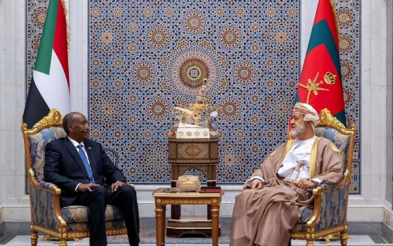 البرهان والسلطان هيثم يعقدان مباحثات ثنائية بمسقط لبحث التعاون المشترك ومواجهة التحديات الإقليمية* 