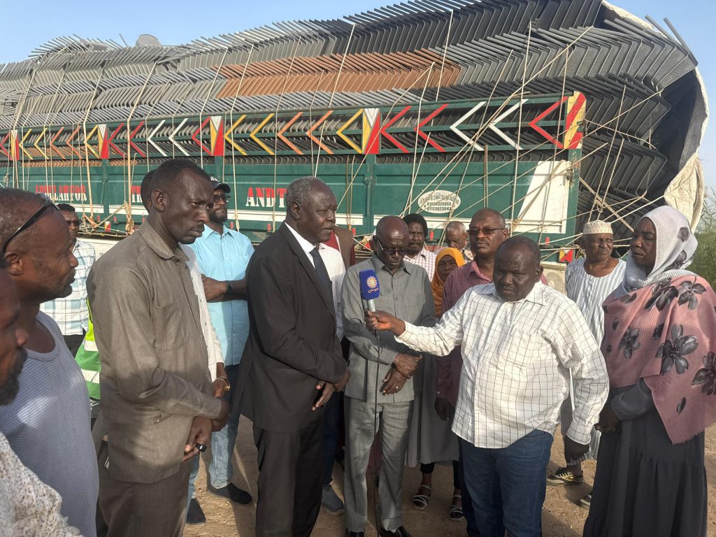 السودان – “الفضاء نيوز”: *”مناوي” يفي بوعده للمسرح القومي بتسليم 2510 كرسي وكشافات وإشادة من وكيل الثقافة والدراميين*