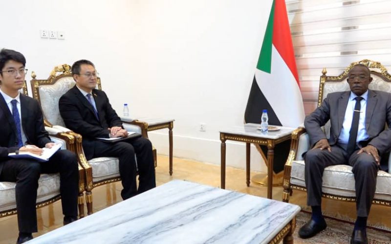 السودان – “الفضاء نيوز”: *الفريق الركن محمد الغالي يلتقي القائم بأعمال السفارة الصينية بالسودان*