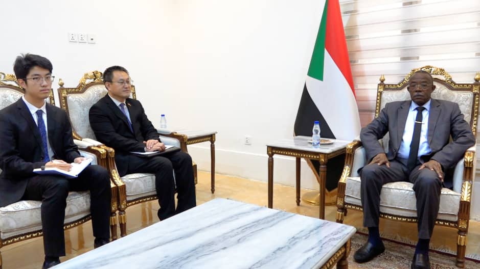 السودان – “الفضاء نيوز”: *الفريق الركن محمد الغالي يلتقي القائم بأعمال السفارة الصينية بالسودان*