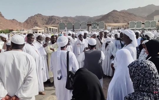 الحجاج السودانيون يزورون المزارات الإسلامية بالمدينة المنورة وسط أجواء روحانية