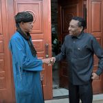 السودان – “الفضاء نيوز”: *رئيس الوزراء يؤكد ضرورة توحيد الجبهة الداخلية والوقوف صفاً واحداً مع القوات المسلحة في معركة الكرامة*