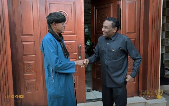 السودان – “الفضاء نيوز”: *رئيس الوزراء يؤكد ضرورة توحيد الجبهة الداخلية والوقوف صفاً واحداً مع القوات المسلحة في معركة الكرامة*