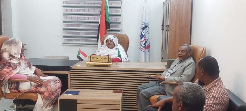السودان – “الفضاء نيوز”: *وزيرة الصناعة والتجارة تؤكد اهمية تمكين مفوضيات التجارة بالولايات من ضبط الصادر والوارد*   
