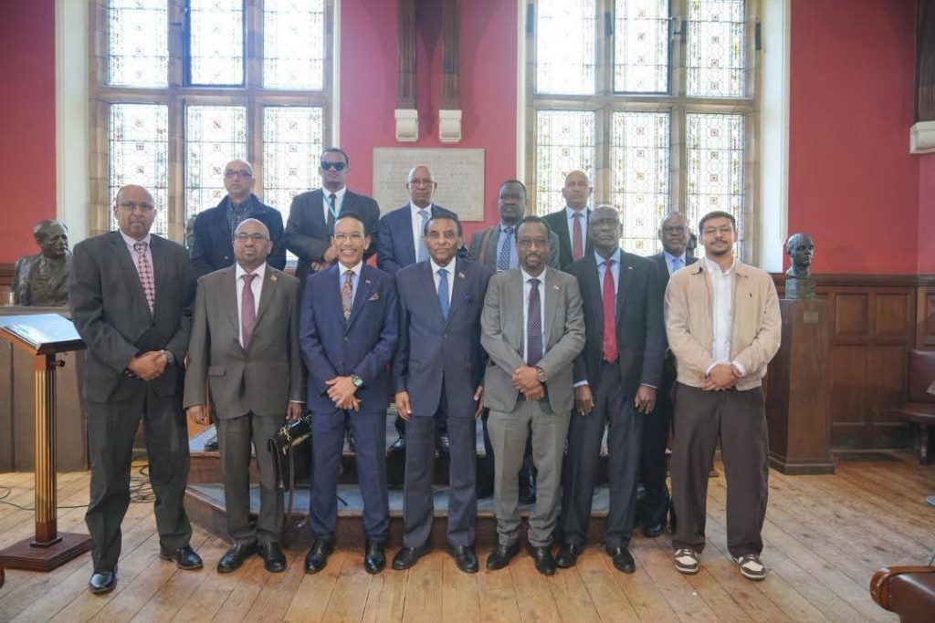 السودان – “الفضاء نيوز”: *وسط تفاعل طلابي حاشد .. رئيس الوزراء السوداني يستعرض “مبادرة السلام” بجامعة أكسفورد*
