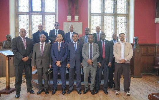 السودان – “الفضاء نيوز”: *وسط تفاعل طلابي حاشد .. رئيس الوزراء السوداني يستعرض “مبادرة السلام” بجامعة أكسفورد*
