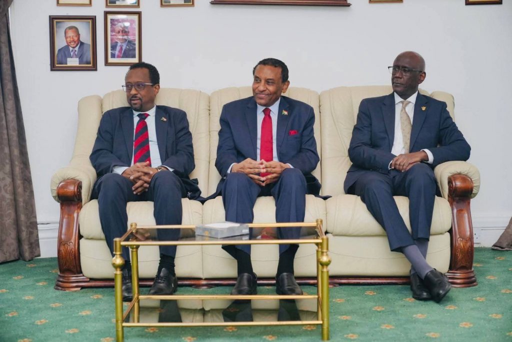 السودان – “الفضاء نيوز”: *رئيس الوزراء من لندن: مساعٍ حثيثة لتوحيد الجهود الثقافية والإعلامية لدعم السودان وكشف الانتهاكات*