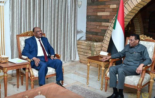 السودان – “الفضاء نيوز”: *رئيس الوزراء يطلع على أداء وزارة الخارجية والبعثات الدبلوماسية بالخارج*