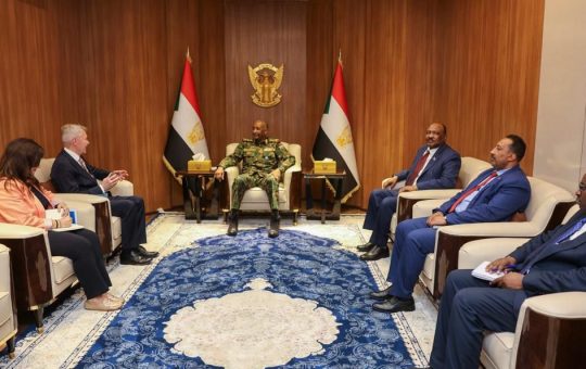 السودان – “الفضاء نيوز”: *رئيس مجلس السيادة الانتقالي يلتقي المبعوث الخاص للأمين العام للأمم المتحدة للسودان*