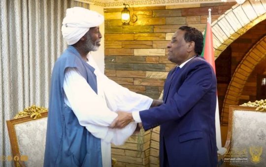 السودان – “الفضاء نيوز”: *رئيس الوزراء يناقش مع الناظر ترك سبل تعزيز السلم المجتمعي ودعم جهود الاستقرار*