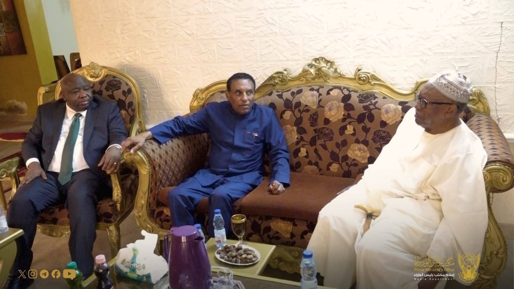 السودان – “الفضاء نيوز”: *رئيس الوزراء يسجل زيارة إجتماعية للهرم الاعلامي بروفيسور علي شمو*